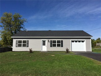 20 Maureen Ave, Randolph, ME 04346