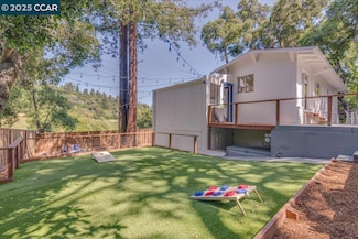 10 El Toyonal, Orinda, CA 94563