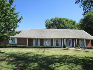 211 E Pine St, Waverly, MO 64096