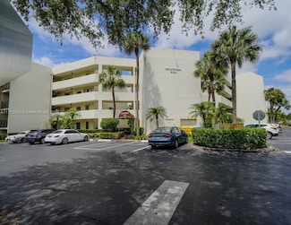 3138 Via Poinciana Unit 105, Lake Worth, FL 33467