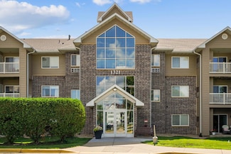 1321 Lake Dr W Unit 216, Chanhassen, MN 55317