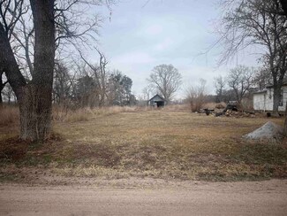 406 W 4th St, Fairfield, NE 68938