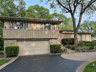 73 W Canterbury Ln, Northfield, IL 60093