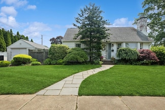 26 Croydon Dr, Merrick, NY 11566