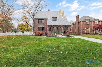 2247 Pemberton Dr, Toledo, OH 43606