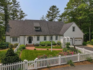 4 Canterbury Ln, Buzzards Bay, MA 02532