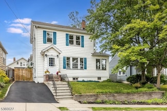 99 Hillcrest Rd, Maplewood, NJ 07040