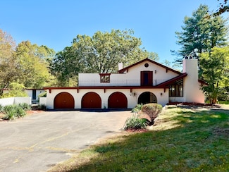 15 Bunker Hill Rd, Collinsville, CT 06019