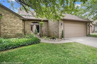 30715 River Crossing St, Bingham Farms, MI 48025