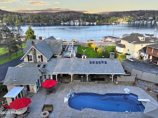 2633 Lakeside Dr, Harveys Lake, PA 18618