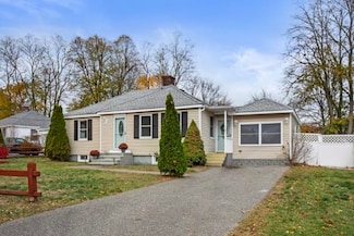 7 Hall Ct, Portsmouth, NH 03801