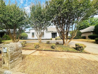 613 Glenview Cir, Garland, TX 75040