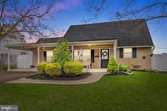 118 Plumtree Rd, Levittown, PA 19056