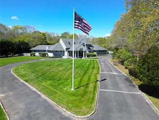 124 Montauk Hwy, Westhampton, NY 11977