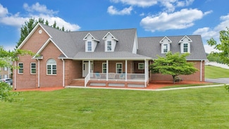 64 Doe Dr, Roanoke, VA 24012