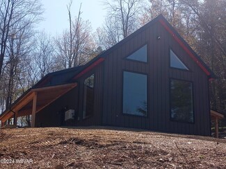 27 Mohawk Dr, Lock Haven, PA 17745