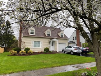 629 Sedgwick Dr, Syracuse, NY 13203