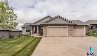 8005 S Sunny Oak Cir, Sioux Falls, SD 57108