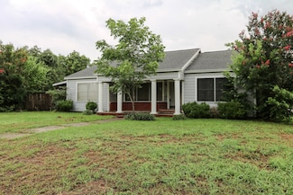 424 S Colorado St, Port Lavaca, TX 77979