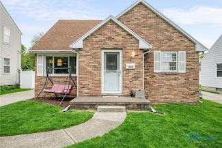 1636 Norcross Dr, Oregon, OH 43616