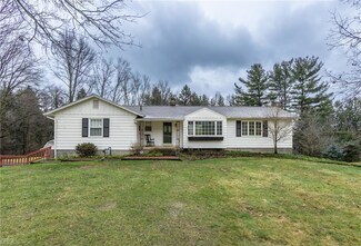 4564 Larkspur Ln, Akron, OH 44333