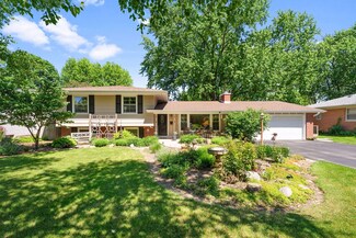 432 S 10th St, Saint Charles, IL 60174