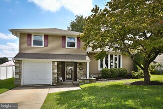 9733 Portis Rd, Philadelphia, PA 19115