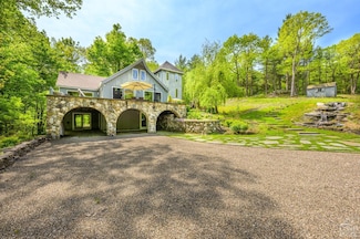 60 Block Ln, Craryville, NY 12521