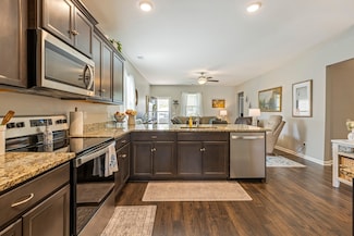 2732 Swarm Ct, Columbia, TN 38401