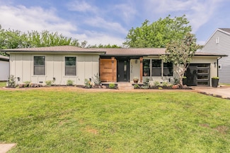 1326 S Pine St, Grapevine, TX 76051