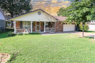 202 W 16th St, Owasso, OK 74055