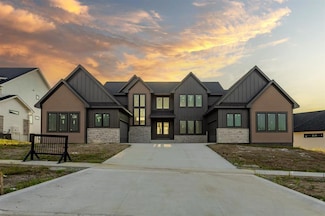 749 S 95th St, West Des Moines, IA 50266