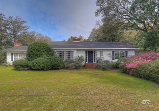 353 S Section St, Fairhope, AL 36532