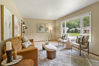3337 76th St E, Inver Grove Heights, MN 55076