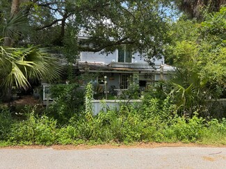 58 Hankins Rd, Freeport, FL 32439