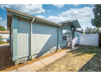 20695 NE Crestview Dr, Fairview, OR 97024