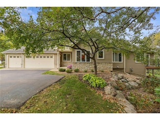 8824 Stonebrooke Trail, Woodbury, MN 55125