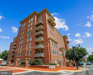 4480 Market Commons Dr Unit 512, Fairfax, VA 22033
