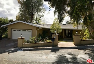 22320 Quinta Rd, Woodland Hills, CA 91364