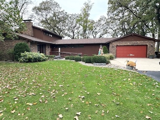 1588 Bittersweet Dr, Saint Anne, IL 60964