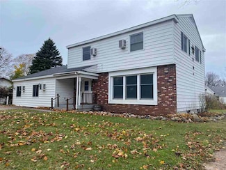 203 E Garfield Ave, Charlevoix, MI 49720