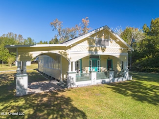 502 Jeff Davis Ave, Waveland, MS 39576