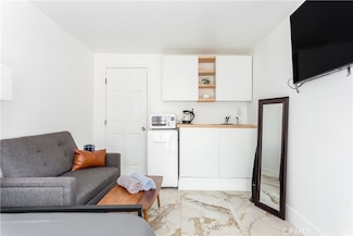14818 Round Valley Dr Unit C, Sherman Oaks, CA 91403