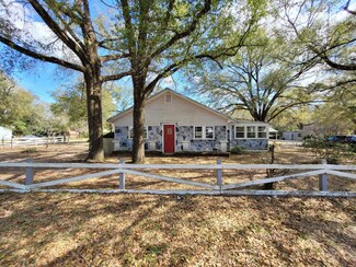 229 S 19th St, Defuniak Springs, FL 32435