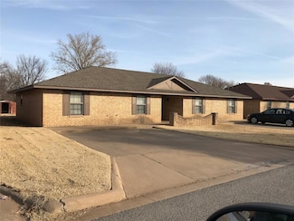 2115 Lynn Ln, Weatherford, OK 73096