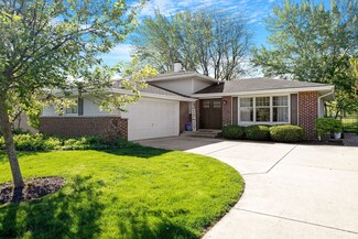 23W461 Moraine Ct, Naperville, IL 60540