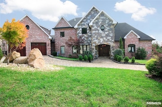 51 Columbus Ave, Totowa, NJ 07512