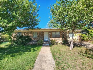 204 N Hill St, Burnet, TX 78611