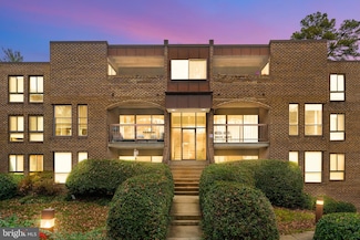 11200 Chestnut Grove Square Unit 203, Reston, VA 20190