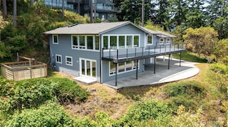 573 Klamath Dr, La Conner, WA 98257